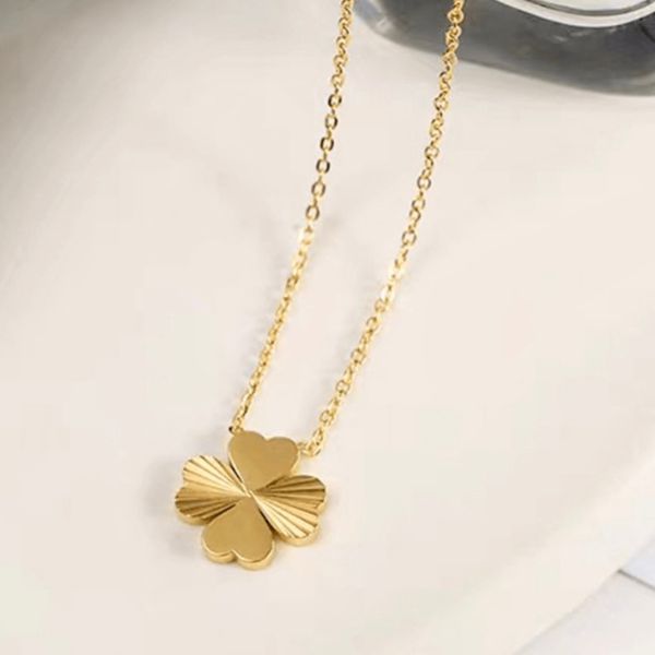 Clover - gold plated necklace