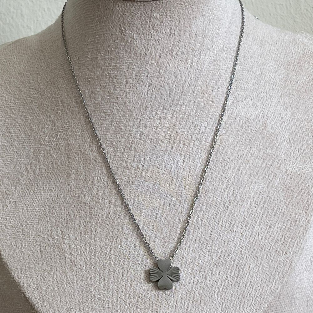 Clover - gold plated necklace
