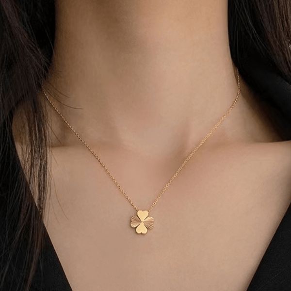 Clover - gold plated necklace