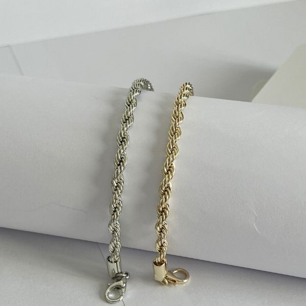 Twisted chain bracelet