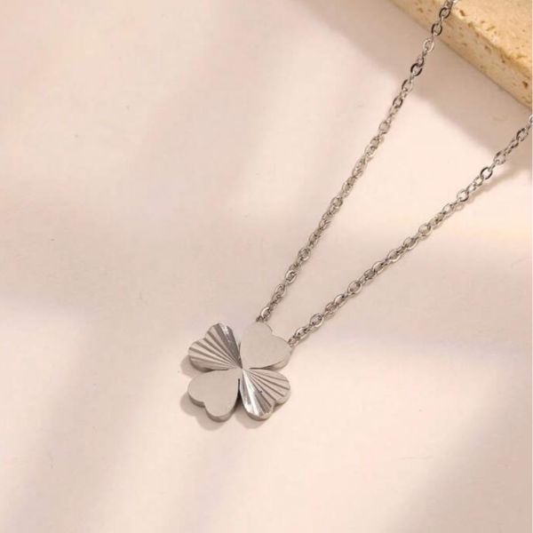 Clover - gold plated necklace