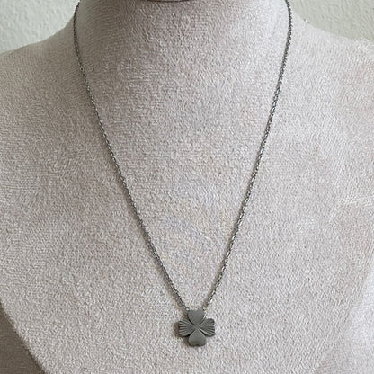 Clover - gold plated necklace