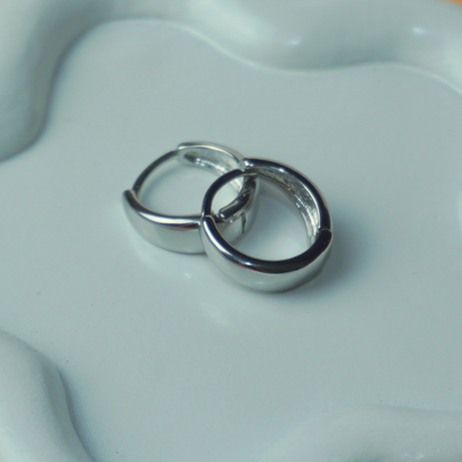 Huggies - S925 Sterling Silver hoop earrings