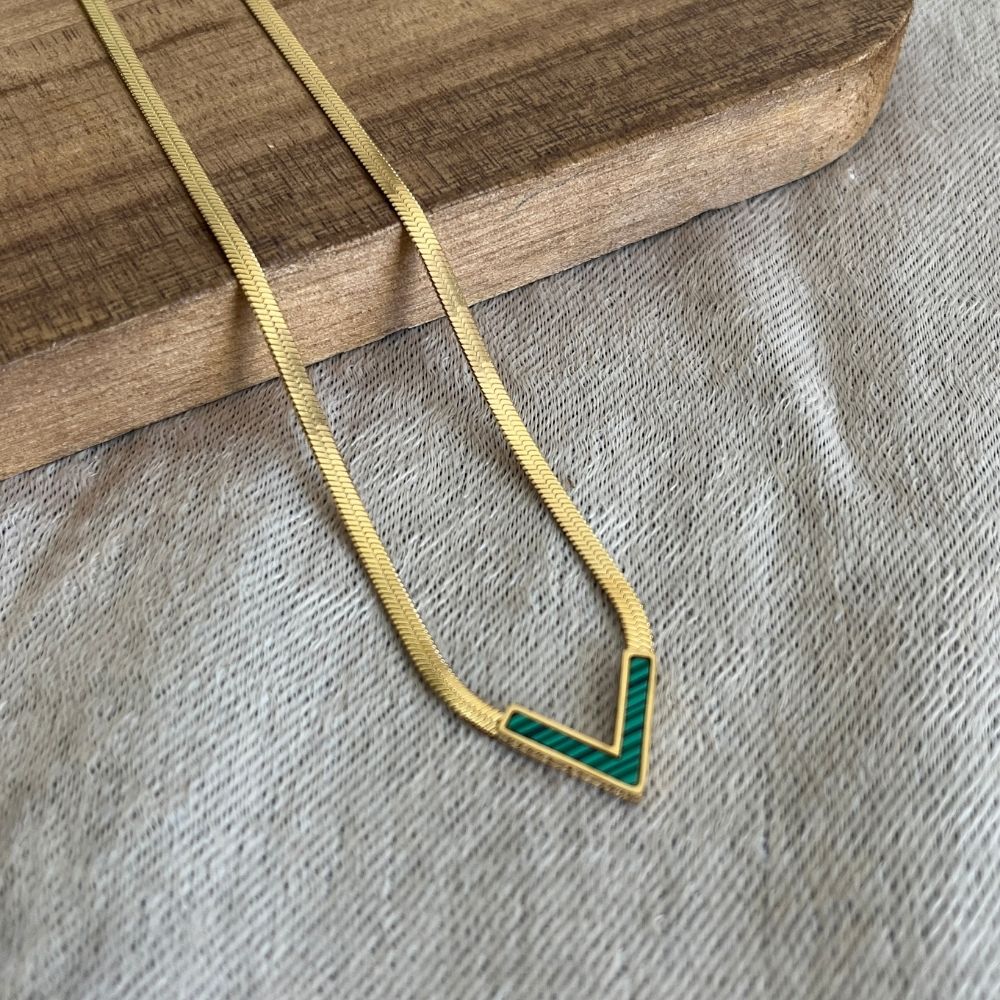 V shape - snake chain necklace