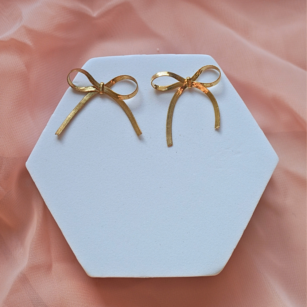 Bow-knot stud earrings