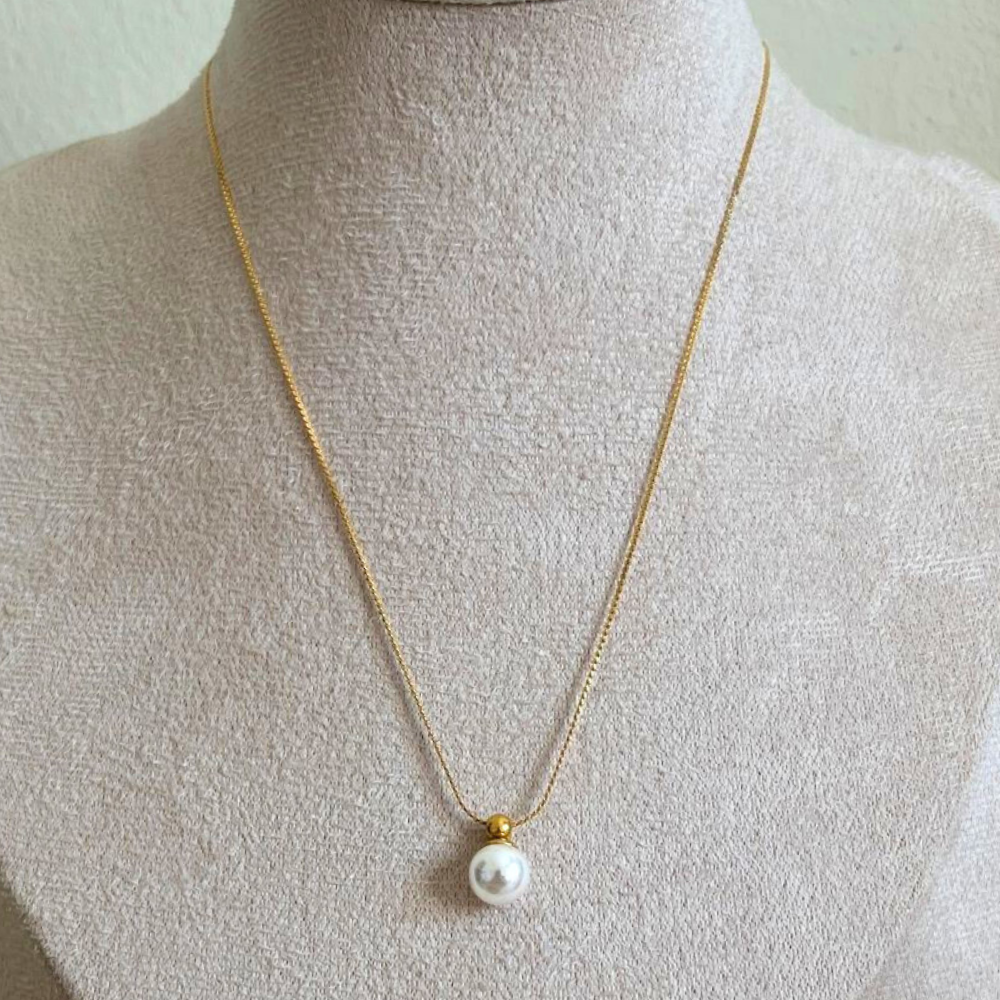 Fresh water pearl necklace